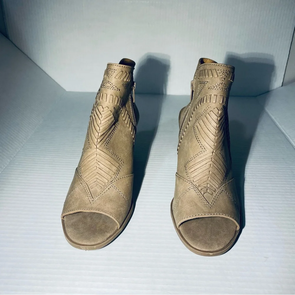 Universal Thread Women's‎ Size 8 Edwina Open Toe Block Heel Booties